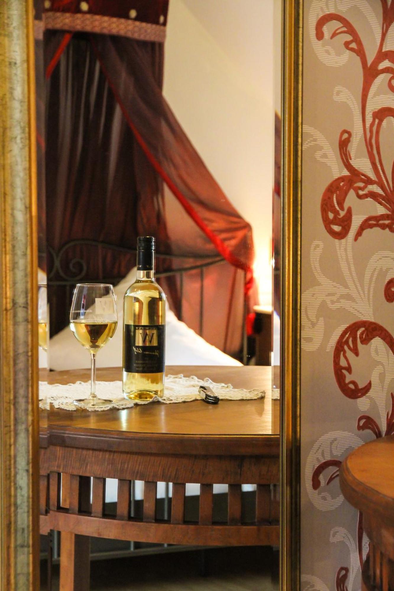 Weingut Weinstube Weinhotel Wolf Harxheim Extérieur photo